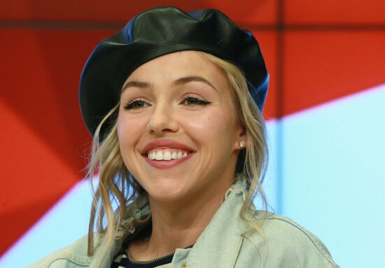 Meeting with the crew of Three Sisters