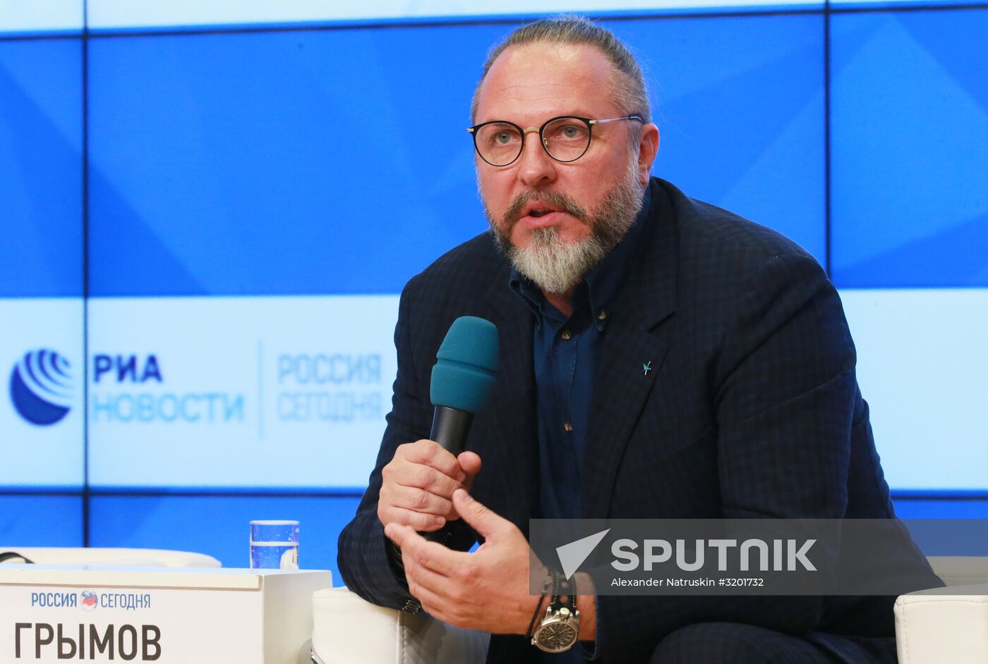 Meeting with the crew of Three Sisters