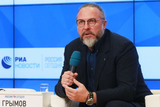 Meeting with the crew of Three Sisters