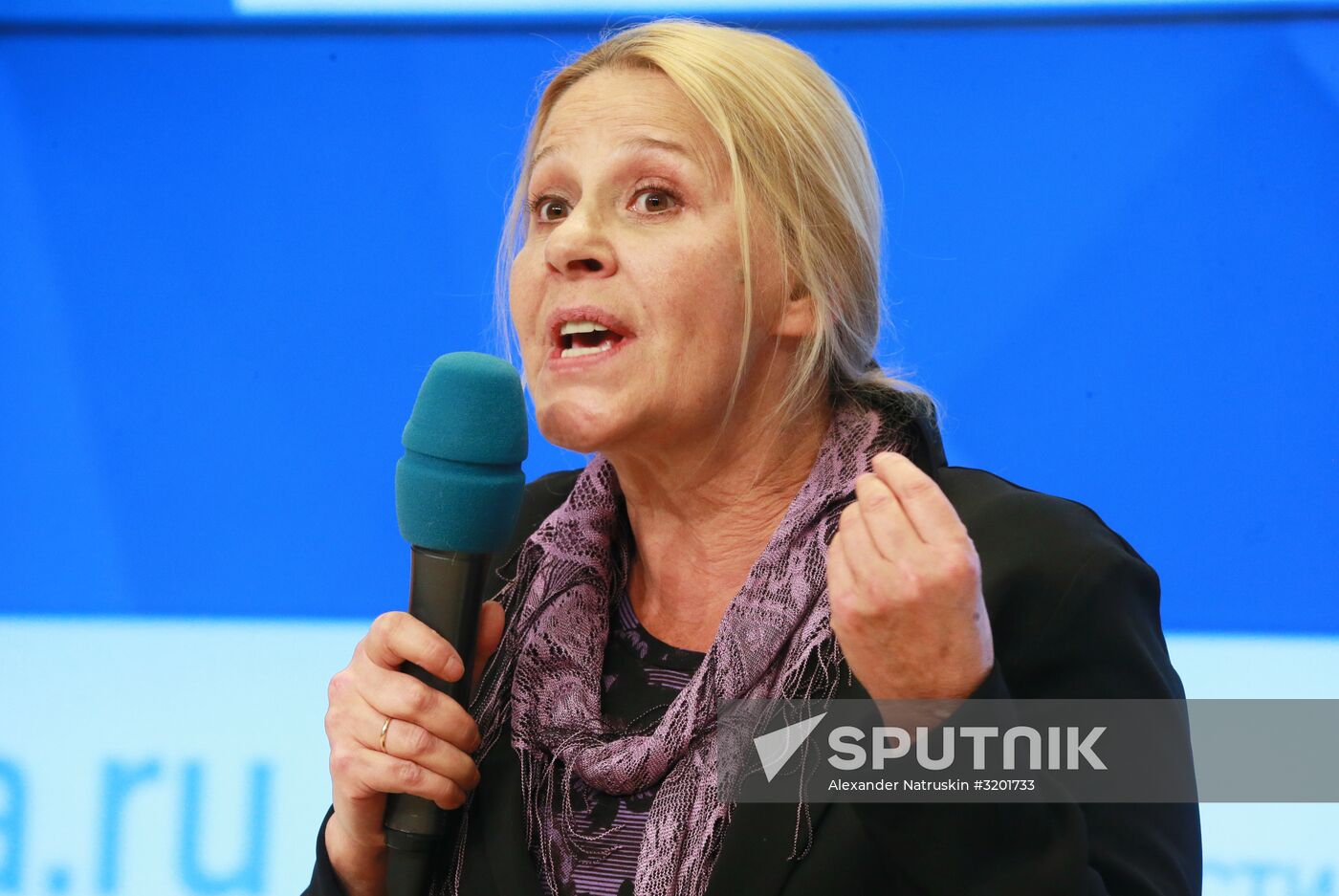 Meeting with the crew of Three Sisters