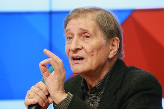 Meeting with the crew of Three Sisters