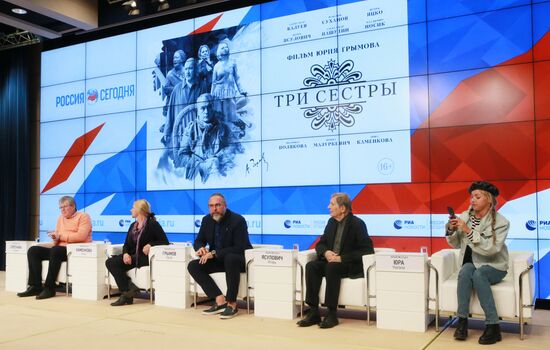 Meeting with the crew of Three Sisters