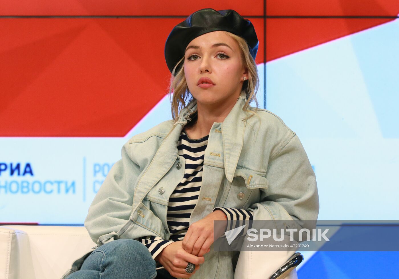 Meeting with the crew of Three Sisters