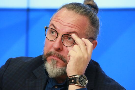 Meeting with the crew of Three Sisters