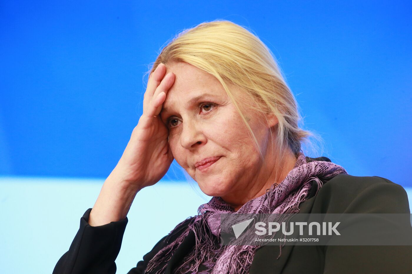 Meeting with the crew of Three Sisters