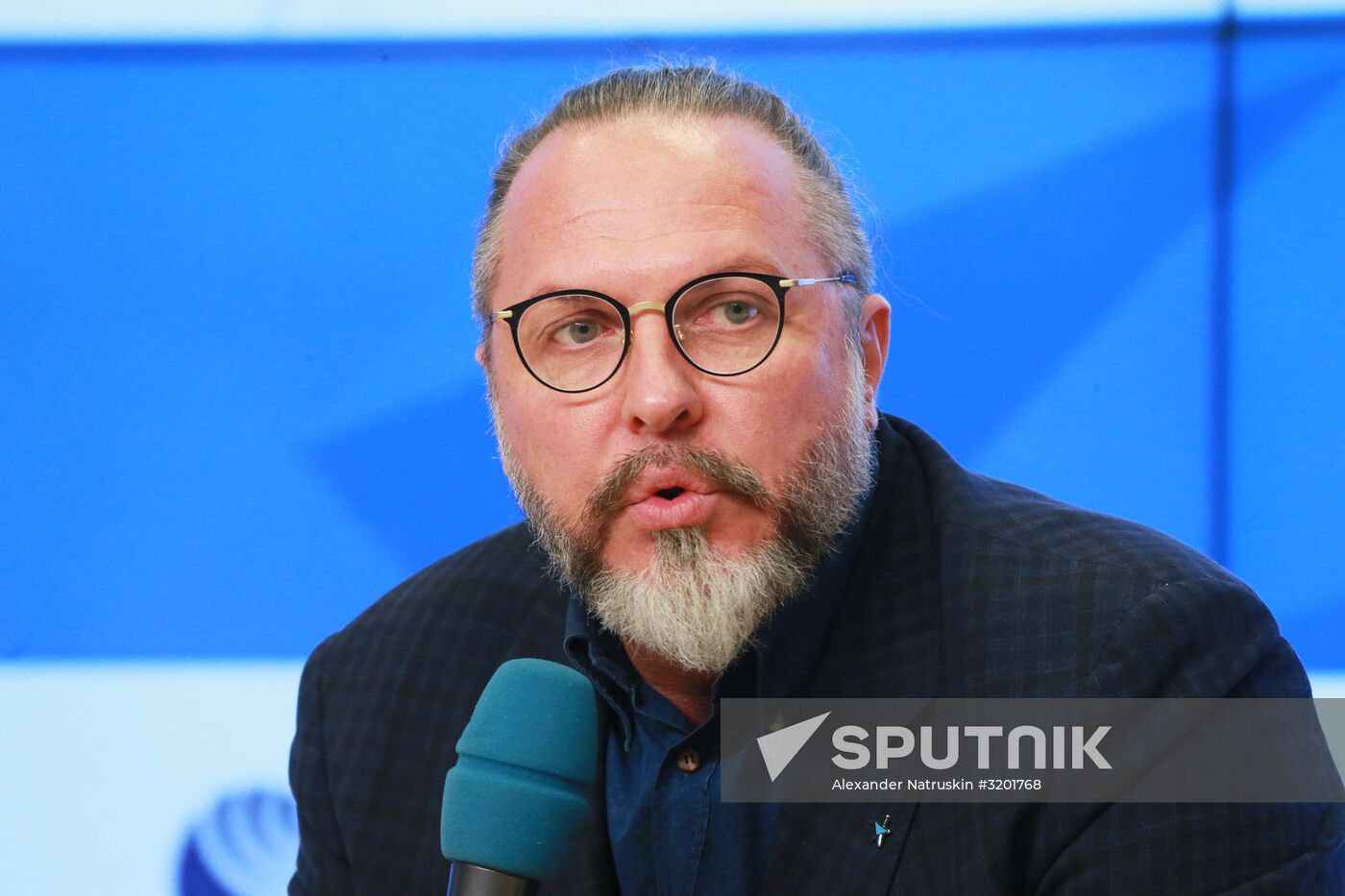 Meeting with the crew of Three Sisters