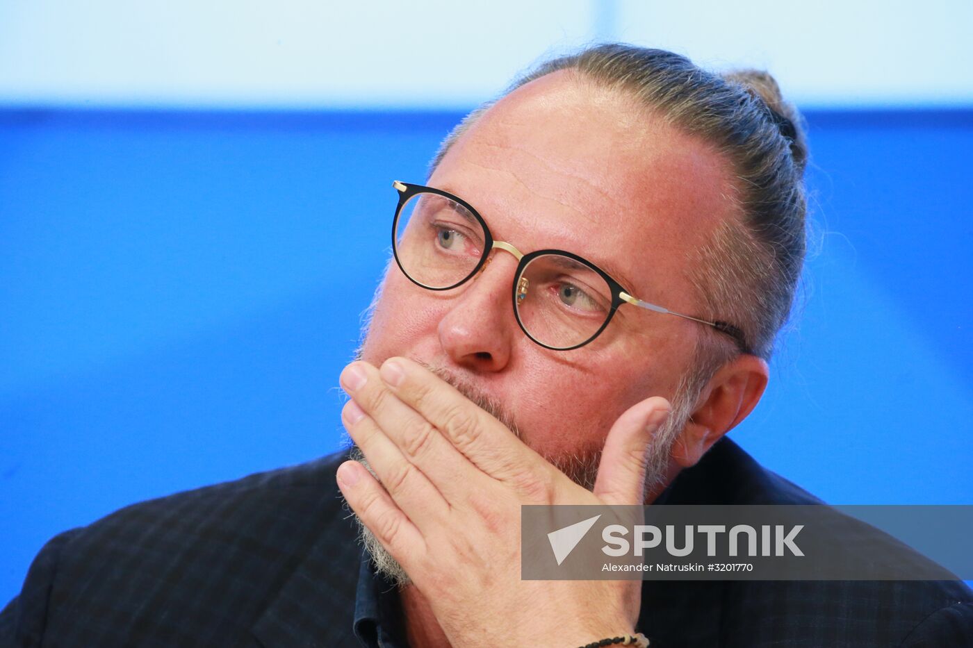 Meeting with the crew of Three Sisters