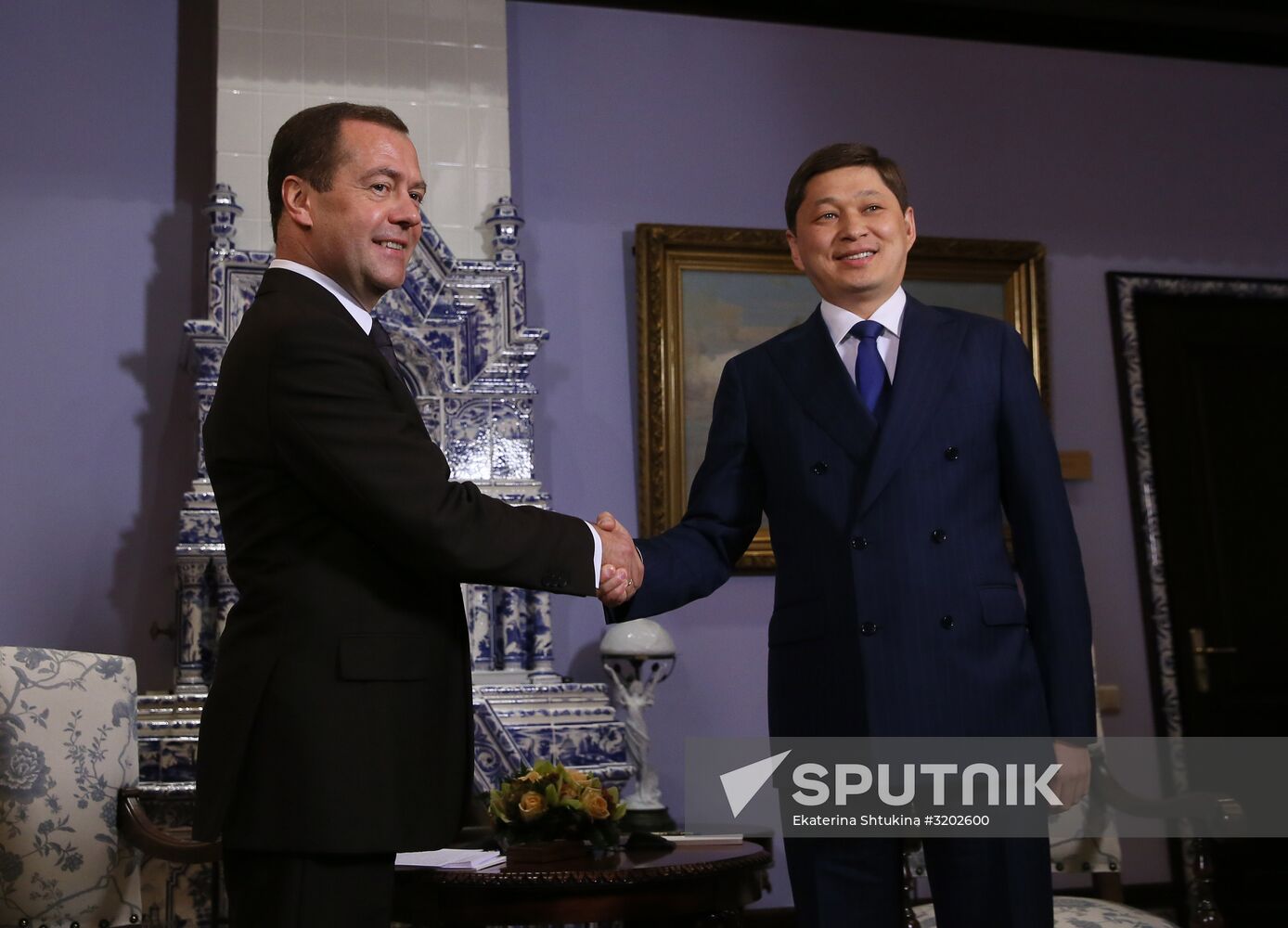 Prime Minister Dmitry Medvedev meets with Kyrgyz Prime Minister Sapar Isakov