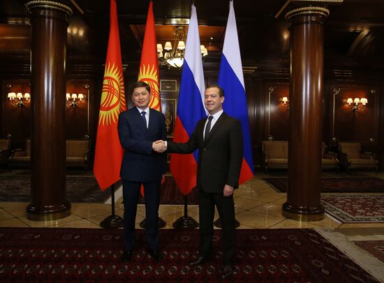 Prime Minister Dmitry Medvedev meets with Kyrgyz Prime Minister Sapar Isakov