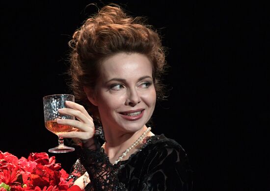Pre-premiere showing of Idiot at Mossovet Theater