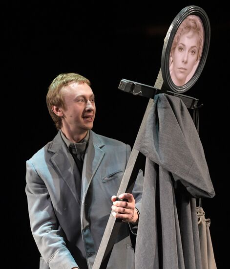 Pre-premiere showing of Idiot at Mossovet Theater