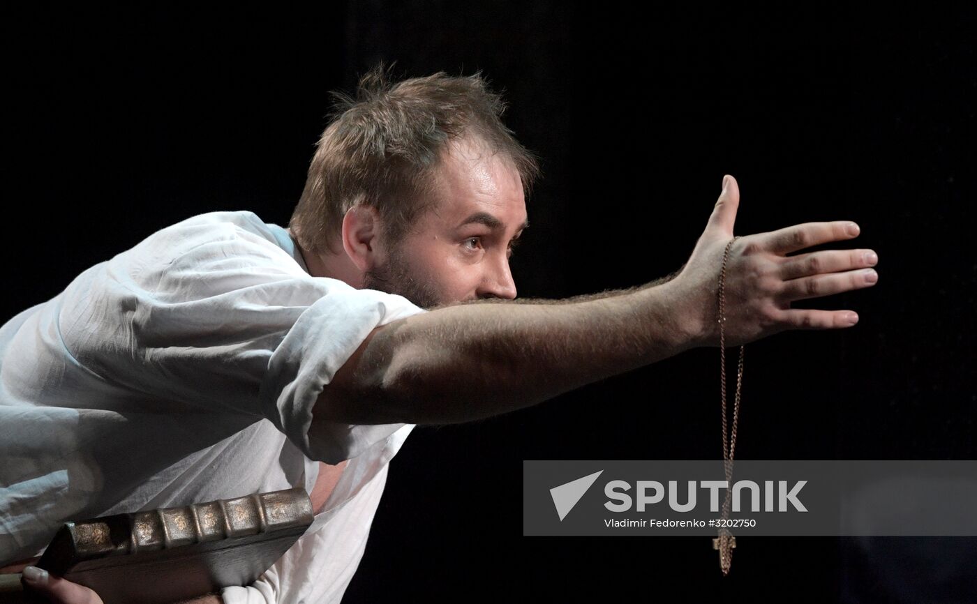 Pre-premiere showing of Idiot at Mossovet Theater