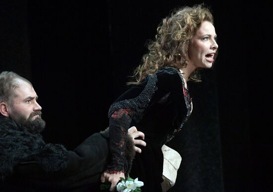 Pre-premiere showing of Idiot at Mossovet Theater