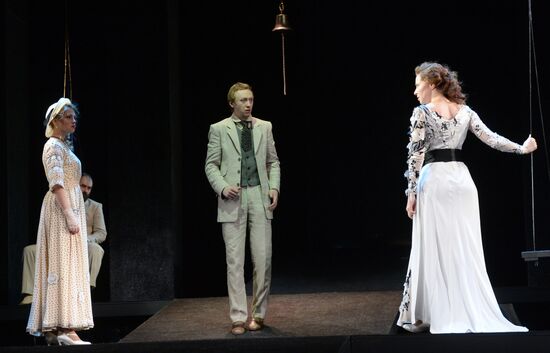 Pre-premiere showing of Idiot at Mossovet Theater