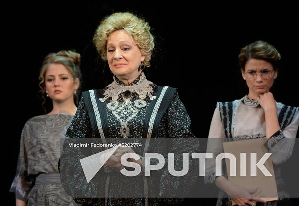 Pre-premiere showing of Idiot at Mossovet Theater