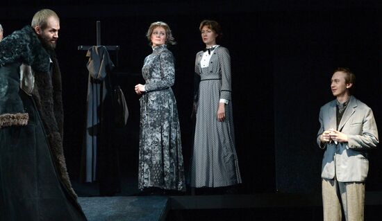 Pre-premiere showing of Idiot at Mossovet Theater