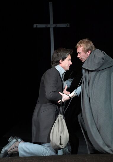 Pre-premiere showing of Idiot at Mossovet Theater
