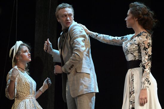 Pre-premiere showing of Idiot at Mossovet Theater