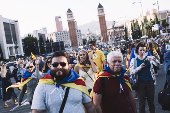 Rally in Barcelona on Catalan independence referendum