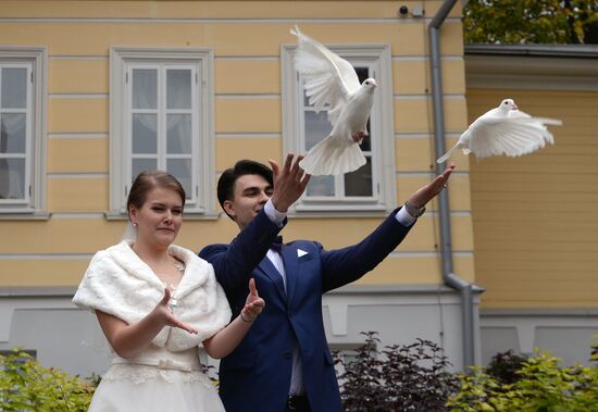 First marriage registration in Moscow Zoo