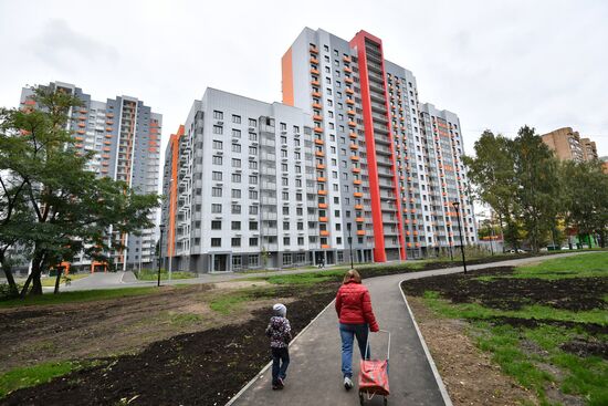 First houses for participants in relocation program
