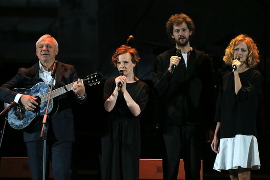 Concert marks Oleg Yefremov's 90th birthday