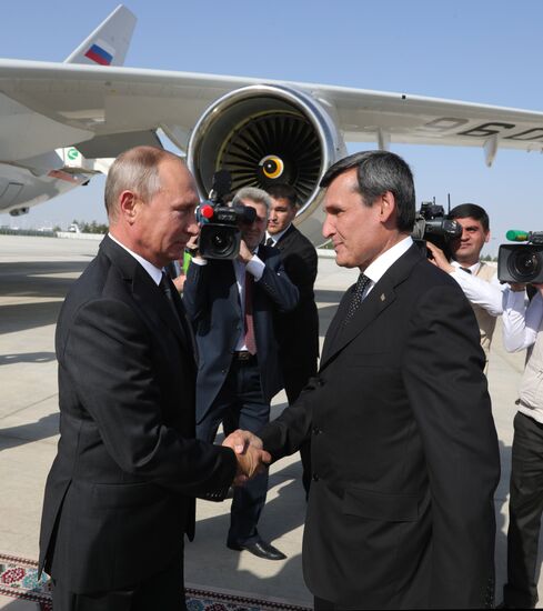Russian President Vladimir Putin visits Turkmenistan