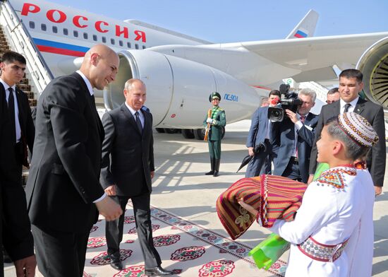 Russian President Vladimir Putin visits Turkmenistan