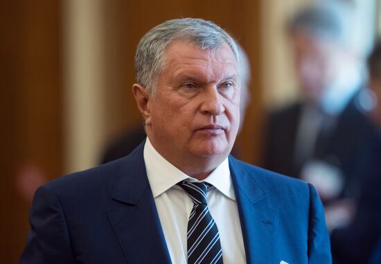 Russian President Vladimir Putin visits Turkmenistan