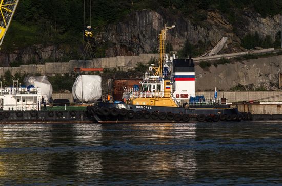 Ships in Kola Bay harbors