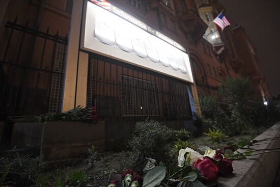 Flowers by US Embassy in Moscow in memory of dead in Las Vegas