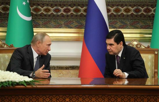 Russian President Vladimir Putin visits Turkmenistan