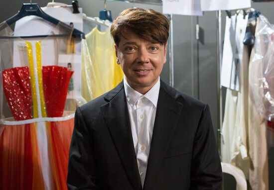 Valentin Yudashkin's new collection at Paris Fashion Week
