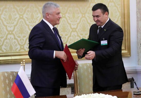 Russian President Vladimir Putin visits Turkmenistan