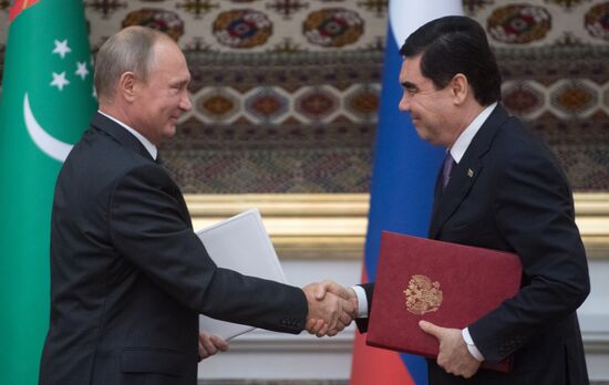 Russian President Vladimir Putin visits Turkmenistan