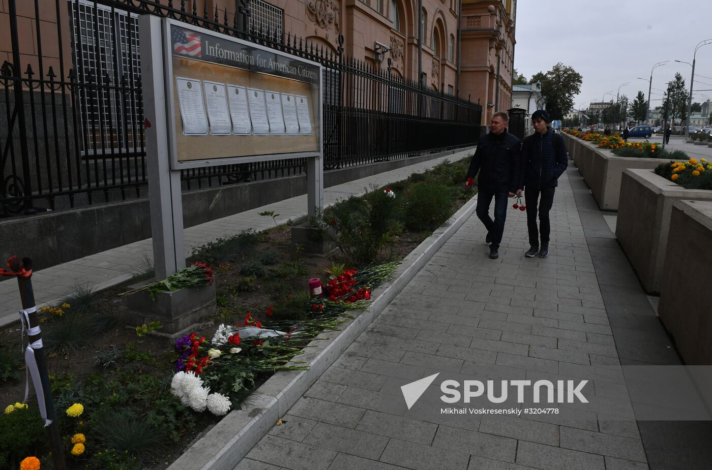 Flowers by US Embassy in Moscow in memory of dead in Las Vegas