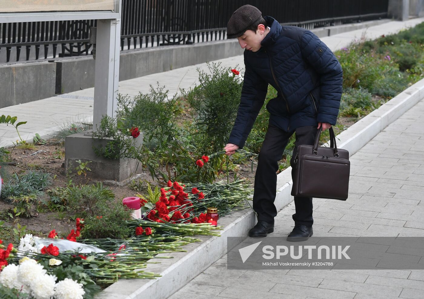Flowers by US Embassy in Moscow in memory of dead in Las Vegas