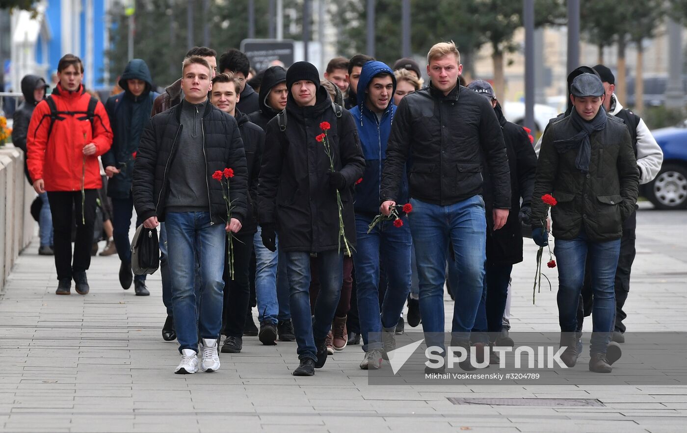 Flowers by US Embassy in Moscow in memory of dead in Las Vegas