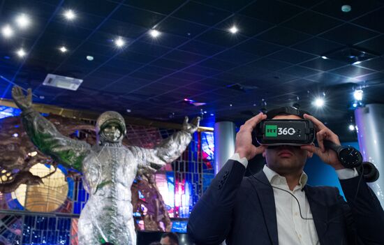 Presentation of first 360 degree video from outer space