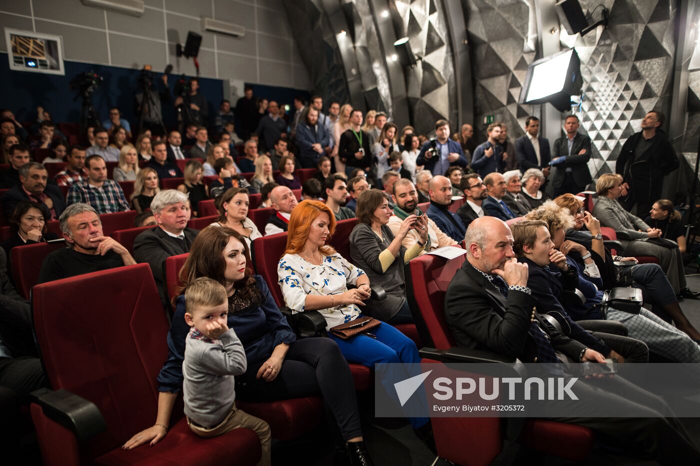 Presentation of first 360 degree video from outer space