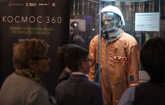 Presentation of first 360 degree video from outer space