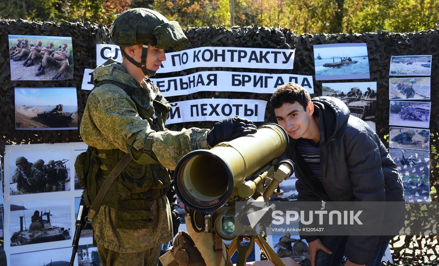 Conscript Day event in the Minny Gorodok Park in Vladivostok. Location: Russia, Primorsky krai region, Vladivostok. Author: Vitaliy Ankov/Sputnik. Conscript Day in Vladivostok