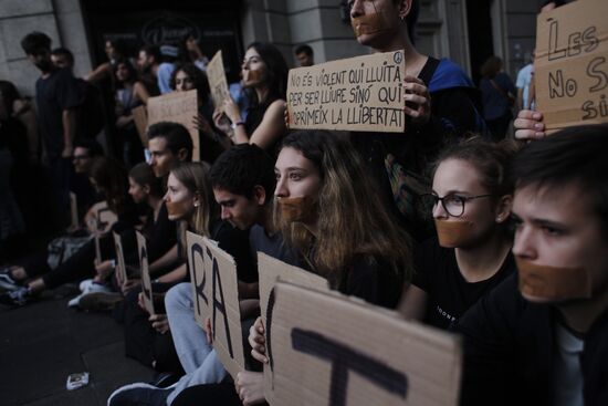 General strike in Barcelona in support of Catalan independence referendum