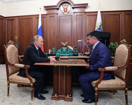 President Vladimir Putin meets with Acting Governor of Primorye Territory Andrei Tarasenko