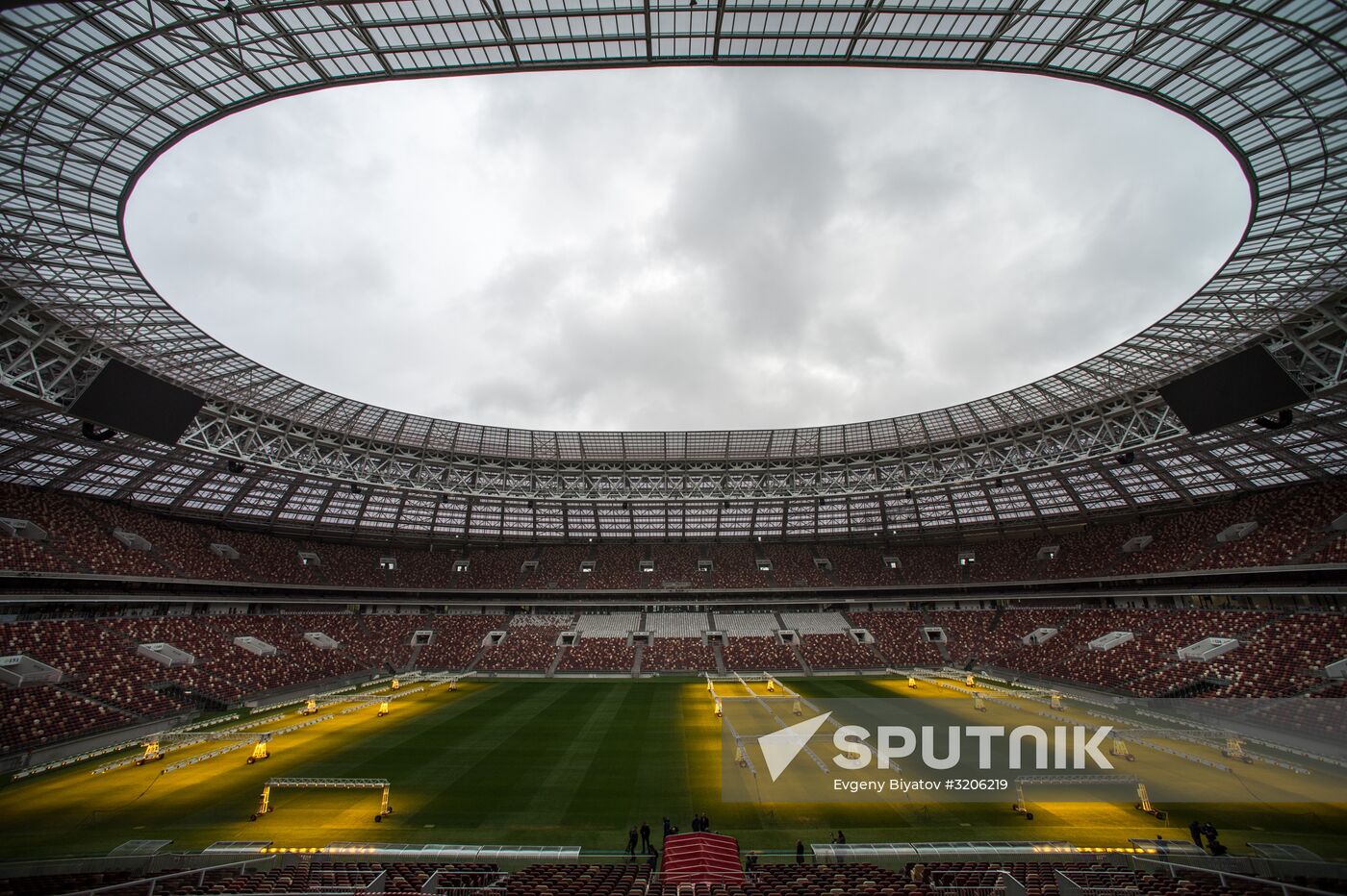 FIFA delegation and Rossiya 2018 Organizing Committee inspect Luzhniki Stadium