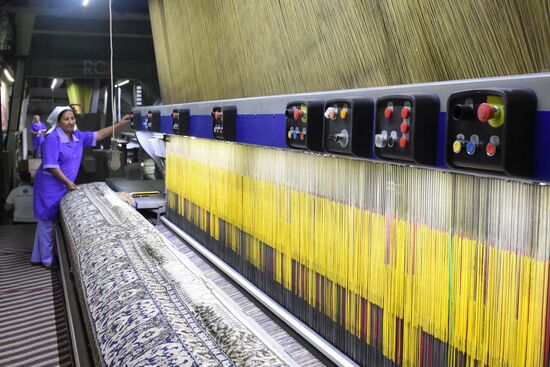 Carpet manufacturing in Tajikistan