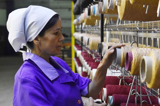 Carpet manufacturing in Tajikistan