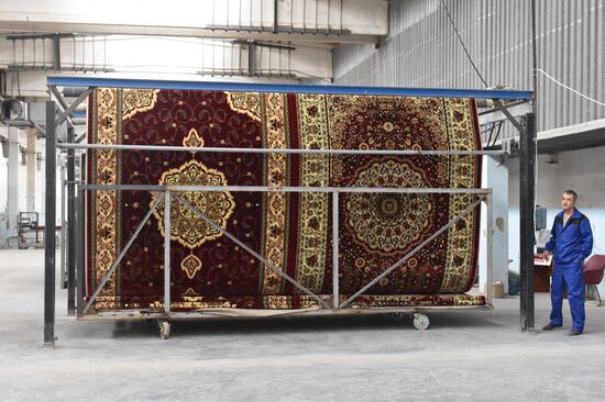 Carpet manufacturing in Tajikistan