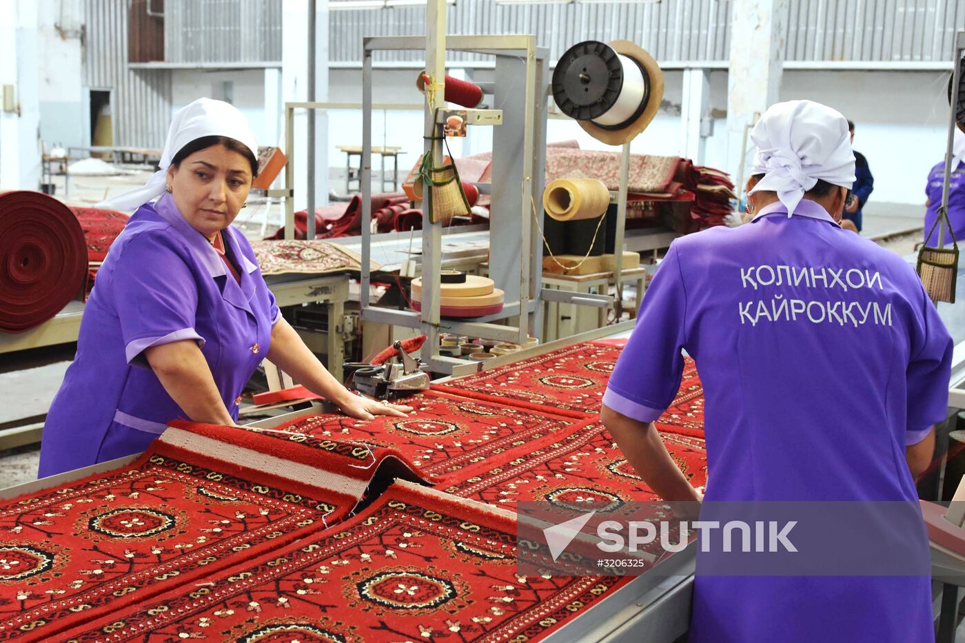 Carpet manufacturing in Tajikistan