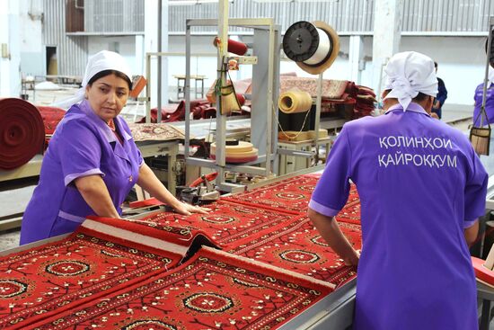 Carpet manufacturing in Tajikistan